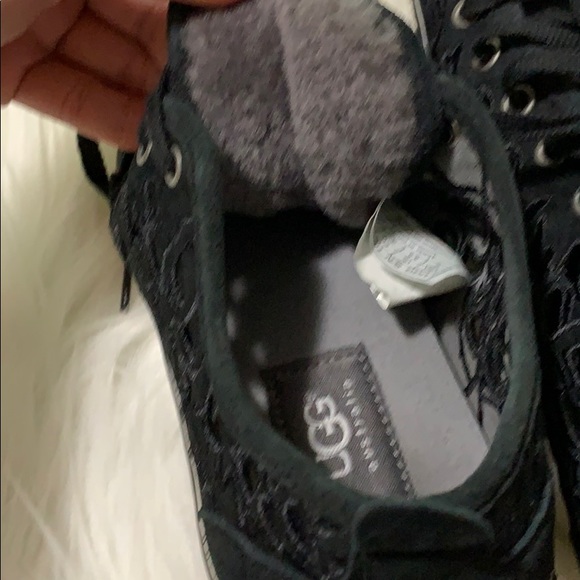 UGG Ladies Shoes - Picture 6 of 13